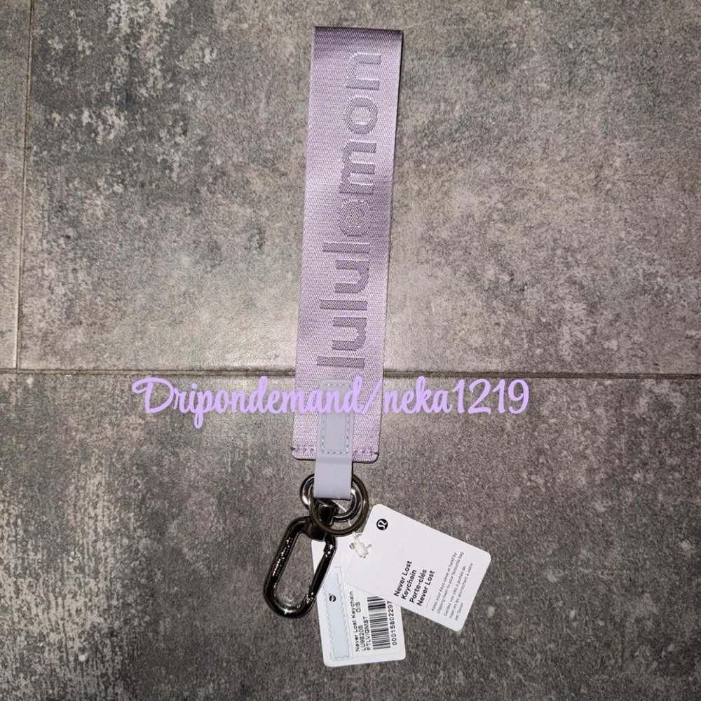 Lululemon Never Lost Keychain- Faint Lavender/Grape Mist - Picture 3 of 5